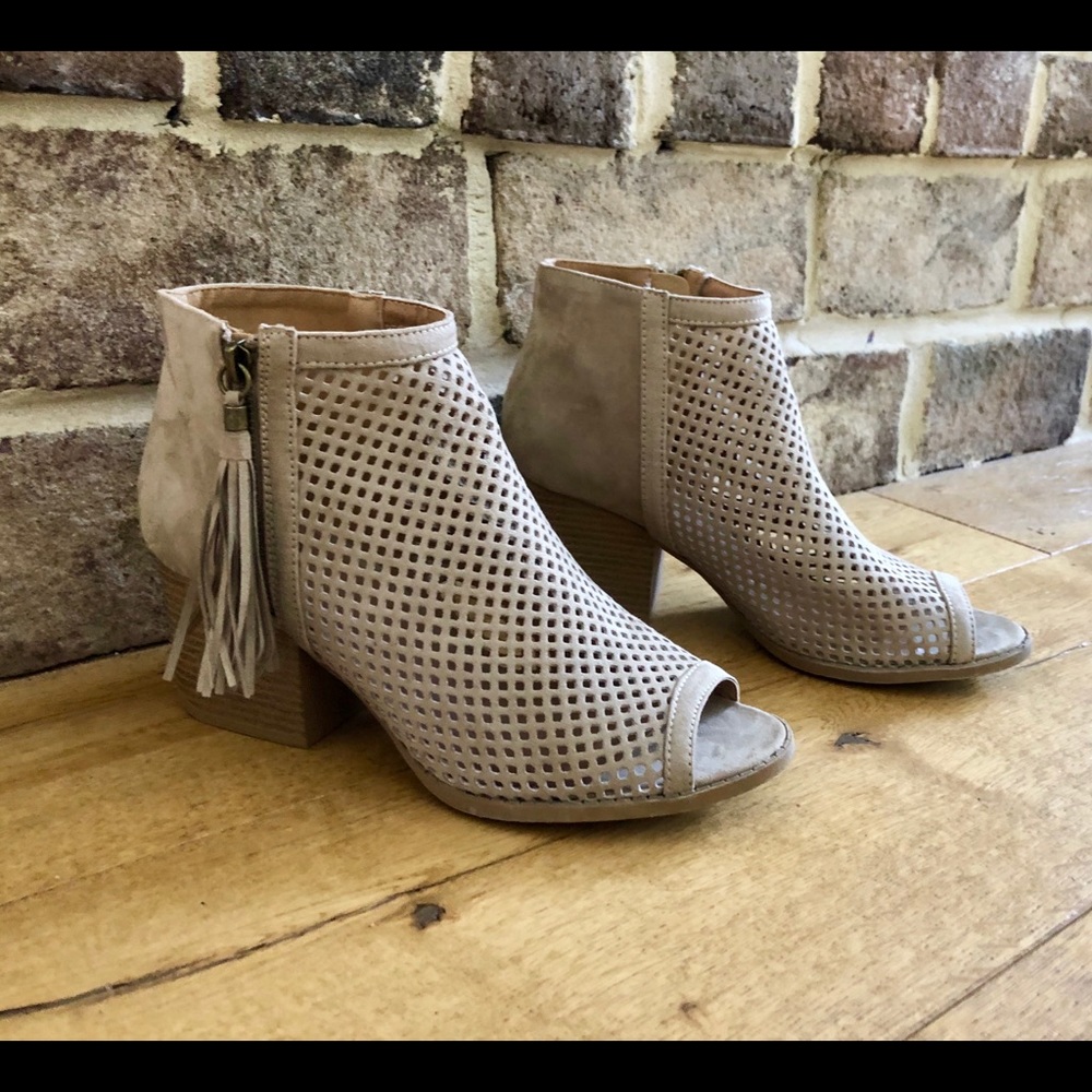 Quipid Ankle Booties in Stone Color